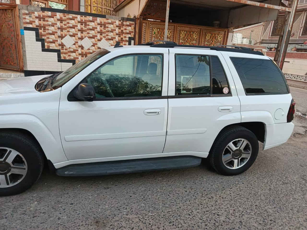 سلام عليكم بلايزر موديل 2006رقم اربيل جديد سيارة جاهزة مكينة گير حدادة كفالة ضربة صبغ عده شي بسيط سعر105مع المجال ***********عنوان بصرة
