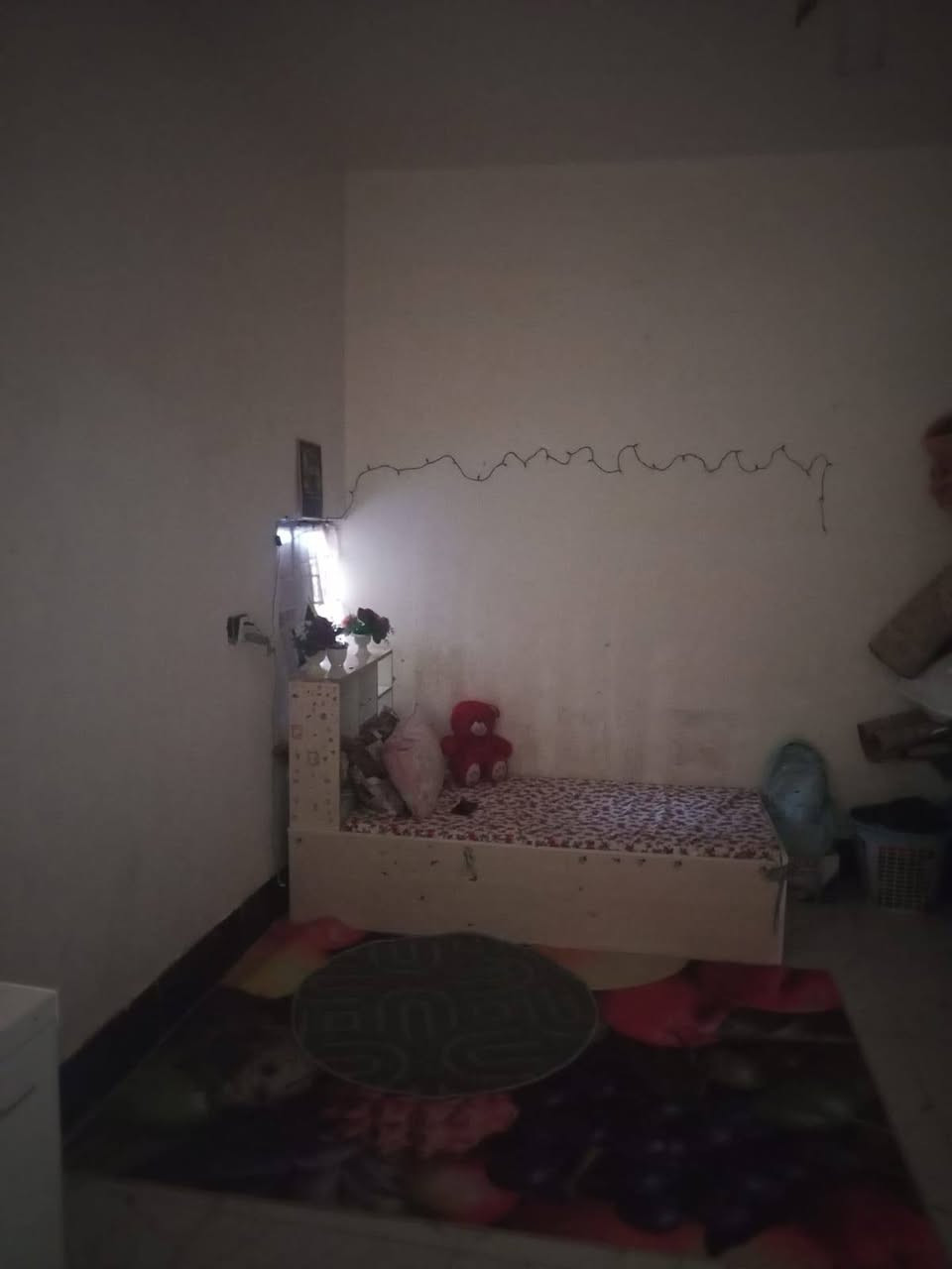 السلام عليكم. بيت للبيع  مكان كوت حي الجوادين المساحه 165
***********
