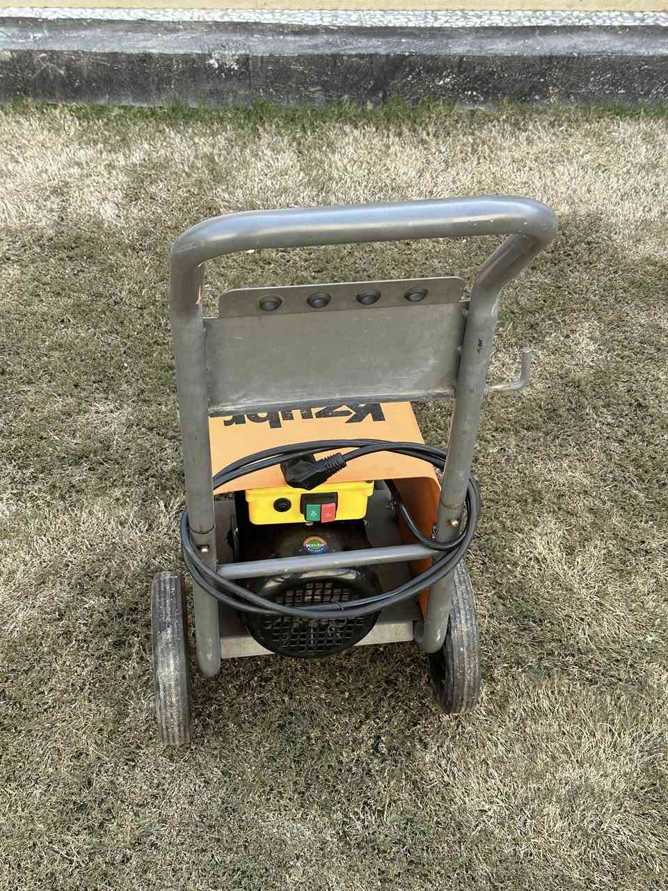 السلام عليكم مضخه صناعيه بعده جديده المكان بغداد المشتل للتصال***********
