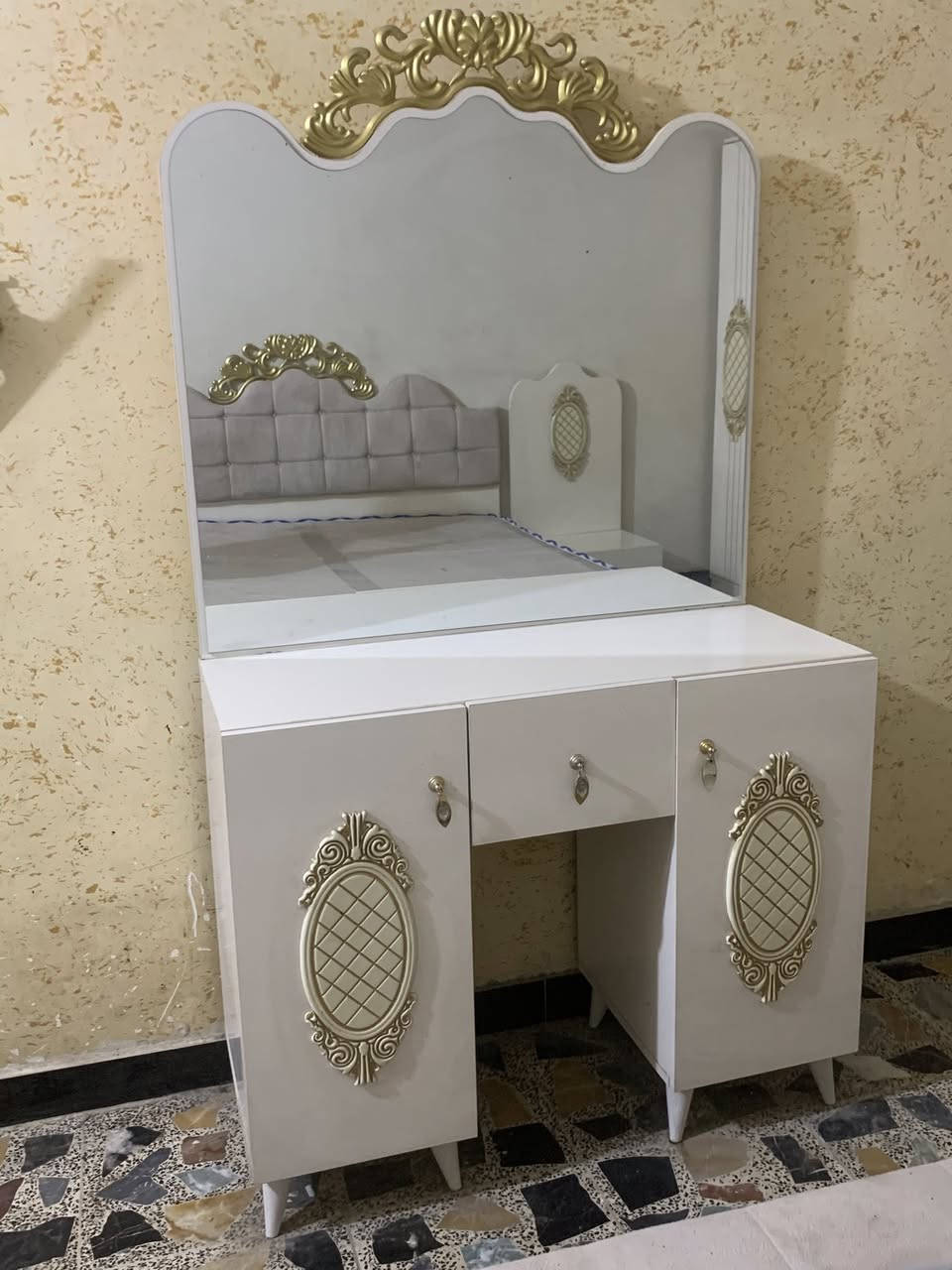 السلام عليكم غرفه للبيع نظيفه جدا مبيها ضرر ٧ قطع والدوشك هديه السعر ٤٧٥ وبيها مجال للشراي فقط مو شراي لا تراسل للتواصل خاص ماسنجر او رقم ‭٠٧٧٤ ٨٠٣ ٣١١٩‬ واتساب مكان كفاءات العبيدي
