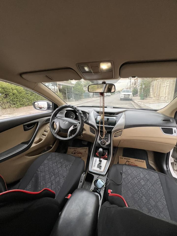 بەناوی خوای گەورەو میهرەبان 🤍🤍
ئیلانترا elantra 2013  شکل 2016
ئیلانترای ٢٠١٣ خەلیجی ١٠ پارچە رەش لەسەر ساخە 
گێرو مەکینەی بە شەرتە برخی با نەدرایە
مەکینەی دۆچی ١٦ خەلیجی مەرخوب 
لە سەنیەک بەنزین کەمتر دەخوا
مواسەفاتی :
شاشە
کامیرە 
ویلکەپ
لایت زینۆن 
بەگ لایت کامل گۆرایە ٣٠٠ دۆلاری ليدرایە  
٣ سویج 
کامل گاعیە کرایە 
شکلی گۆردرایە لۆ ٢٠١٦
تەبرید لەسەر سویج 
بەنزینی ئۆکتان ٩١ دەروا 
١٦٠ هەزار رۆشتیە 
نرخی ٩٥ وەرەقە

ژمارە مۆبایل و واتساپ 
***********
