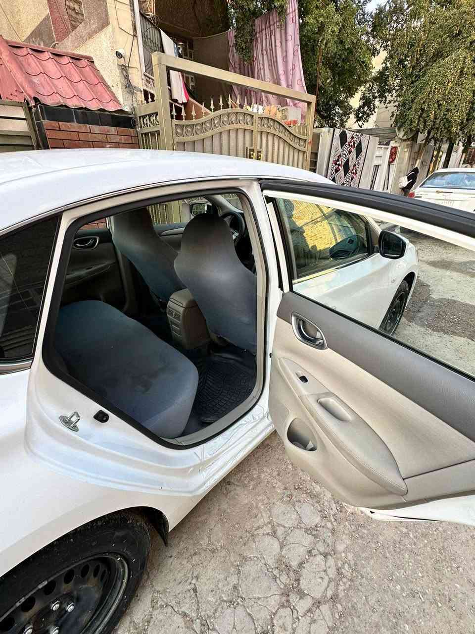 إعلان بيع سيارة – بحالة جيدة جداً
للبيع سيارة موديل 2018 لون أبيض، محرك بنزين، قير أوتوماتيك، ممشى 122 ألف كم، السيارة استخدام شخصي وبحالة جيدة جداً، قيادة مريحة واقتصادية بالوقود ومناسبة للاستخدام اليومي والسفر. السيارة مخدومة باستمرار وتمت صيانتها بشكل دوري، ولا تحتاج أي صرف حالياً وجاهزة للاستعمال مباشرة.

السيارة مكفولة ما عدا قلم باب صدر خلفي فقط، وباقي السيارة بحالة جيدة، المحرك وكير  بحالة ممتازة، التبريد شغال ممتاز، السيارة نظيفة من الداخل والخارج، وتم استخدامها بشكل هادئ.

مواصفات السيارة:

- قير أوتوماتيك
- محرك بنزين
- تكييف بارد
- زجاج كهرباء
- مرايا كهرباء
- نظام صوت
- وسائد هوائية
- ABS
- استخدام نظيف

السعر المطلوب 115 قابل للتفاوض بحدود المعقول للجادين فقط.

للتواصل والاستفسار:
***********
