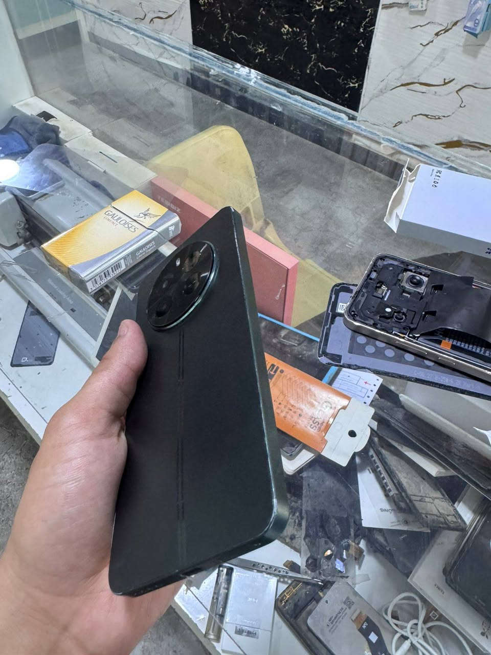 ريلمي 12 عادي 5g
اذكره 512
كلشي واضح بلصوره 
مبدل شاشه اصليه+ كسر بسيط بل شاصي من جوه مابين 
سعره 130
مكاني أبو غريب حي الرساله 
***********
***********وتساب
