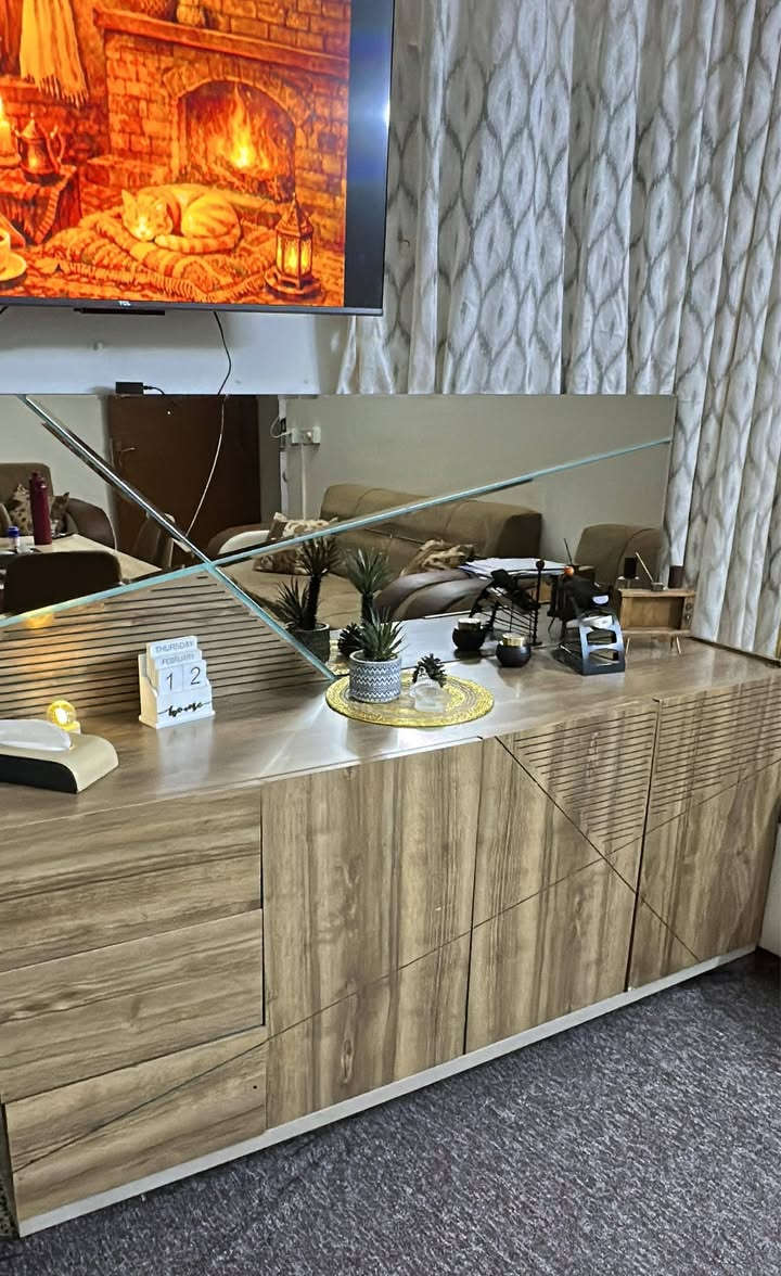 بوفيه وكنتور نضيفات سعرهن اثنينهن 100 عنوان بغداد غزاليه
***********
