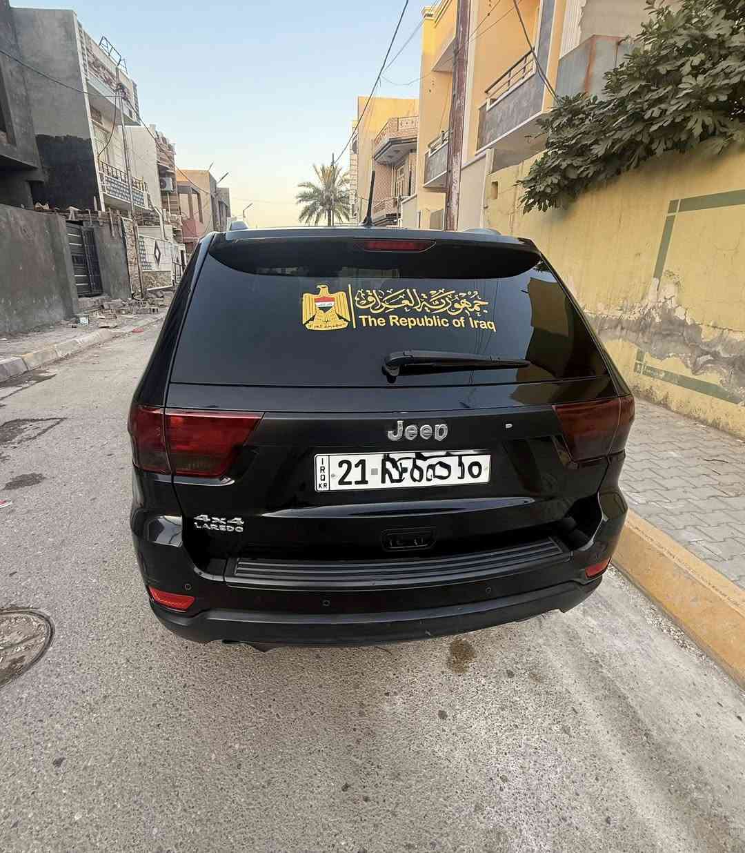 السلام عليكم جيب لاريدو موديل 2012 وارد امريكي مكفولة فقط تكحيل اقل الشبر هلال الجامرلغ الخلفي كير اكسل محرك مكفولات حداديه اماميه وخلفيه جديده كهربائيات كلها شغاله تدفئه تبريد السياره فور ويل كامره خلفية فتحه سقف تدفئه تبريد مقاعد كهرباء  حساسات خلفية كله شغال مكينه هيمي  رقم سليمانية مكان السياره ديالى بعقوبة  ترهم مراوس حسب القناعة      الرقم ***********
