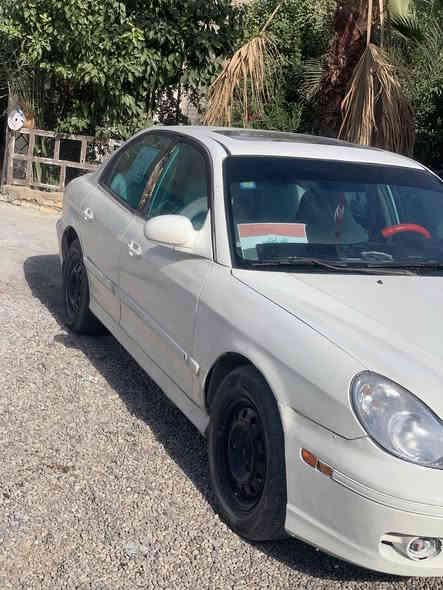 السلام عليكم ورحمة الله وبركاته 
البيع نقد فقط 
سوناته وارد امريكي 
2005
بيها قطعتين بل خارج 
فول موصفات 
كير محرك كفاله 
‏تدفئة تبريد
تخم تاير جديد 
لايتات جديده 
لايتات زنون 
باتري جديد 
كهربايات كلها شغاله 
فتحت سقف 
‎4جوم كهرباء 
شاشه اندريد 
السياره جاهزه 
السعر 57$
التواصل ***********
مصبوغه عام جماليه عندي 
صور قبل الصبغ
مكاني بيجي
