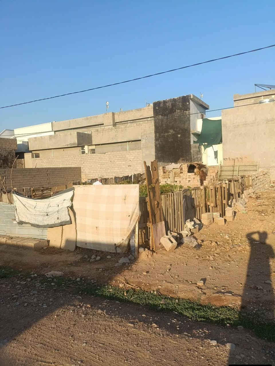 السلام عليكم مكلف بالنشر قطعه للبيع قرب مطعم جنة العراق المساحه 200 متر 10 واجهه نزال 20
أمام القطعه شارع تبليط مكان مميز  سعر مناسب
للاستفسار الاتصال ***********
