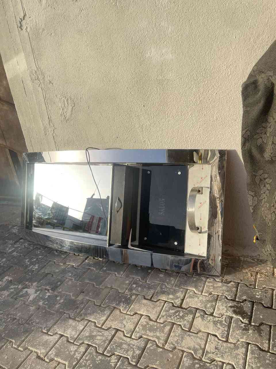 كرسي حلاقه + مرايه للبيع  ‭٠٧٨٢ ٥٥٢ ٦٩٧٧‬
