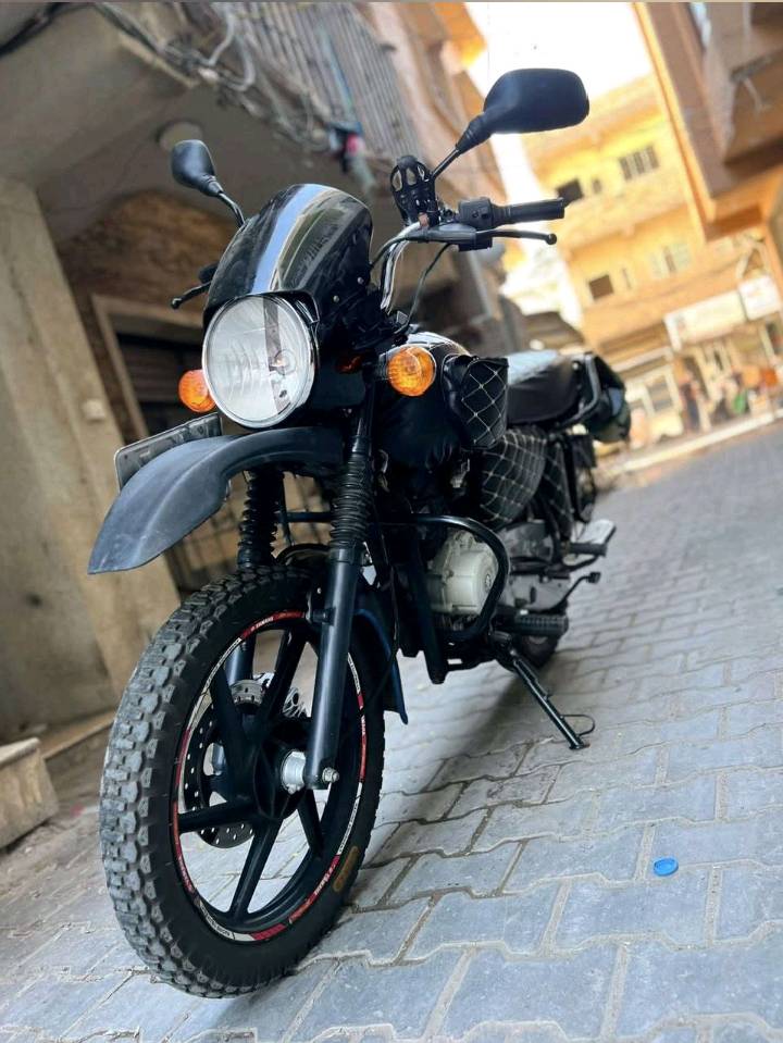 سلام عليكم دراجه بوكسر موديل 23نازله 24دراجه اضافه فول تي نقص مابيها مكينه خير من الله استعمالها قليل كلش بس اروح بيها للدوام وارجع مرقم سنويه رقم انكليزي تحويل ثاني يوم دراجه عارضها 3ملاين وبيها مجال حگ جيه وبيكم خير تدللون مكاني بغداد الشعله