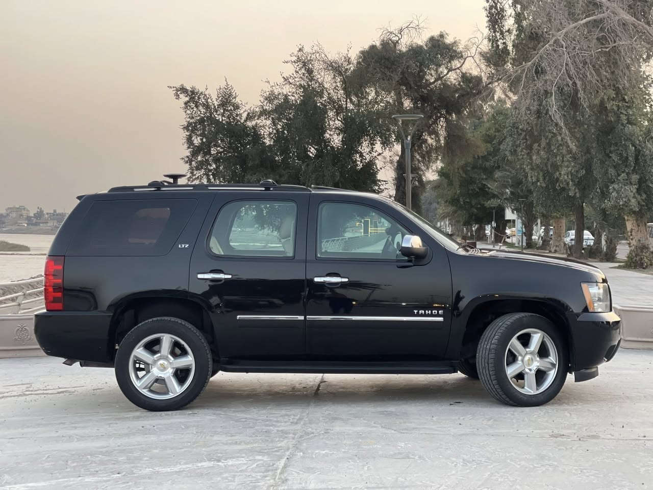 السلام عليكم
تاهو (2012) اصولية 
خليجية (LTZ) رقم اربيل بأسمي هزة وفحص ورقم جديد
مكفولة من الصبغ والضربة عدا الدعاميات 

المواصفات :
سلايت 
جلد 
ويل كب اصلي 20 مال LTZ 
شاشة وكاميرا 
شاشة سقف 
تبريد مركزي 3 قطع 
7 راكب 
تدفئة وتبريد بالكشنات
خزن وضعية كرسي السائق 
مري جانبية شفط واشاير بالمري 
فور ويل 
محرك 5.3 
جنطة خلفية كهرباء 
حساسات خلفية 

مكان السيارة بغداد 
السعر 237 
***********
