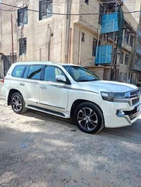 سياره للبيع TOYOTA  2020. GX.R V6. 4L کلین تایتل کامرات 360 بصمه تشغيل...