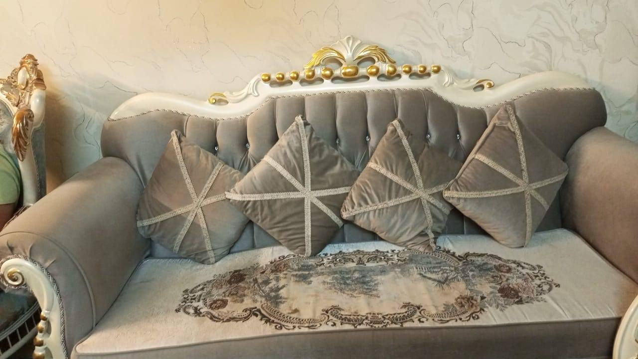 تخم اخو جديد ..مستعمل5اشهر فقط ...واريد ابيعة 
10مقاعد تخم ملكي 
  خشب زان قطرة خدش مابي/✅ رجائا فقط الشراي يدخل
أو اذا يحب تواصل واتس ***********
