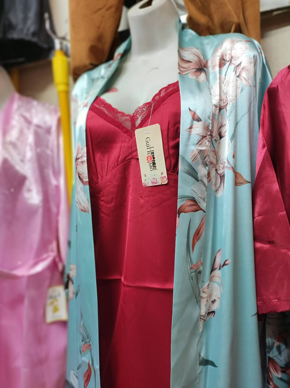 ليلة عروسة 🧿❤️
⁨ثوب وروب. 3 قطع

 بابل المسيب شارع عصام قرب مأكولات المنتضر مجاور العطار او بوتيك سيف. 

(‏‪0773 443 8962‬‏

توصيل جميع أنحاء العراق
مسيب 
محافضات 
إشارة 
إشارة 
إشارة إلى الأصدقاء 󱢏
