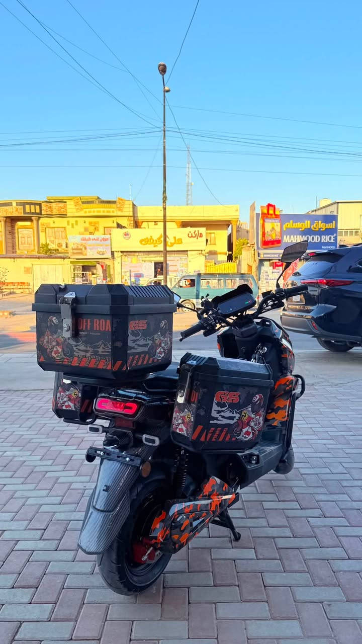 اباتشي الرحالة جماعت الدلڤري لتحتارون
دراجة اباتشي شحن من شركة الجوهرة البحرية 2026 بيهة اماكن تخزين اربع جنط بيهن عازل
بطارية ليثيوم 40A 72V الدراجة بيهة شلعة وسرعة مخيفة 
اشاير يمنة يسرة ودبل ونضام P وRرجوع للخلف ومثبت سرعة وحساس كهربائي بالستاند تجي بقياس تاير(130/70/12)اكبر قياس  الدراجة حلوة ونضيفة
السعر💵:1250 مليون و250
العنوان📍:ابو غريب الزيتون قرب مجمع الزيتون
هـ☎️:***********واتساب
