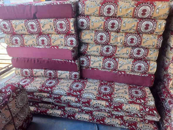 ميز نظد تسكام شي راقي ٣ متر 
جلسه عربيه جدد عدد ٢ 
يوجد توصيل 
شعدكم اثاث تخم كاونتر كنتور غرف نوم اشتري 
***********
