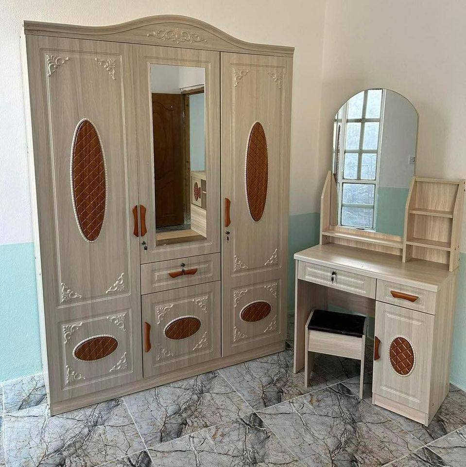 غرفه نوم شبابي 
ومتوفر كنتور 3ابواب للبيع 
ومتوفر ميز تواليت للبيع 
للحجز والاستفسار نوروني خاص 
#للجميع


**إذا كنت صاحب هذا الإعلان وتريد حذفه لأي سبب، رجاءا أرسل رسالة إلى الدعم الفني**