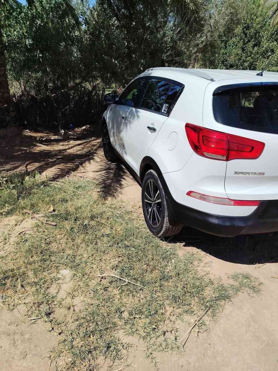 للبيع سبورتج موديل 17 لون ابيض خليجي مواصفات نص فول محرك 2400 دوش بيهه قطعتين تبديل اصلي بدون صبغ رقم بغداد داخله هزه وفحص جديد بسمنه ماشيه 148 الف كير محرك كفاله مكانهه واسط الكوت السعر  148    ***********.   ***********
