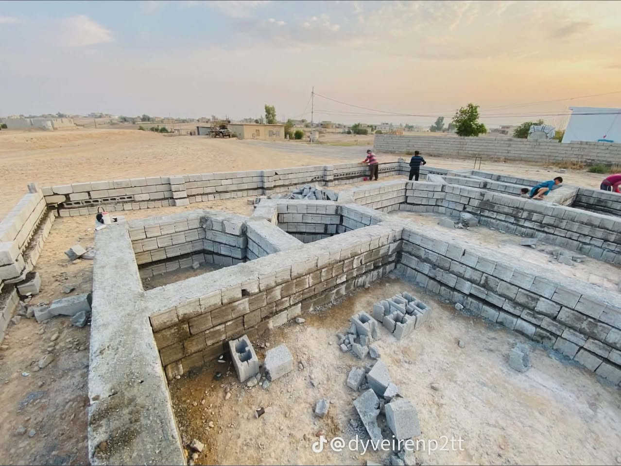 السلام عليكم  خلفة بناء بلوك 
طابوق للاستفسار الاتصال على الرقم 
***********
او التواصل عبر الواتساب العمل داخل بغداد 
غير متواجد على الخاص فقط واتساب والاتصال 
عبر الرقم اعلاه
