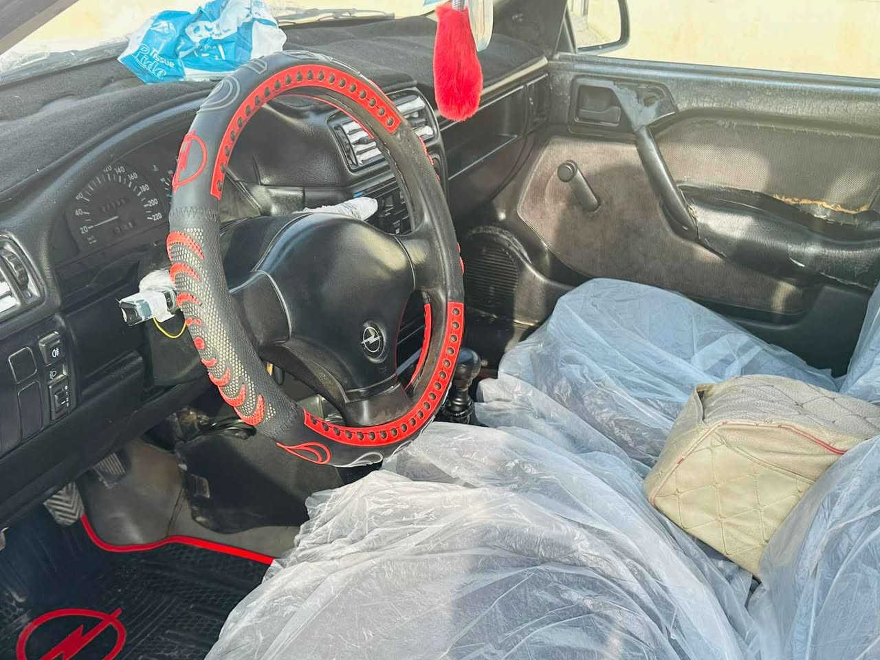 اوبل فكترا موديل 1992 سنوية جديد لحد 2028 بأسمي رقم سليماني جديد كير مكينه شرط السعر 37 ورقه وبيه مجال المكان طوز خورماتو رقم الهاتف *********** كركوك, العراق
