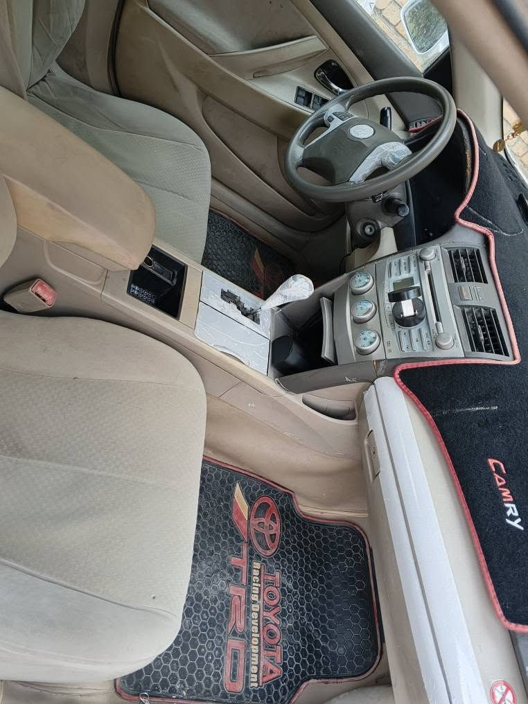 تيوتا كامري وارد امريكي 
محرك وگير جدد وارد ياباني
سيارة جاهزة لون ابيض
ضررها جاملغ خلفي 
السعر 85رقم الهاتف *********** متواجد واتساب واتصال
غرفة السيارة حيل نظيفة
ابيعها حزام صبغ الفلوجة, الأنبار
