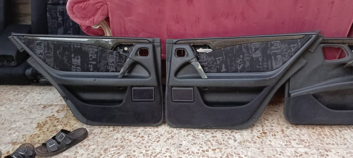 للبيع
تخم كشنات مرسيدس ام عيون قماش بلادي رصاصي واسود كاملة مع التچاوي والماطورات شغالة 
مع تخم بطاين أبواب كاملة مع الصاج والنفاضات واليدات الأصلية النيكل 
الكل بسعر ٢٢٥ ألف 
مكاني بغداد الحرية
***********
***********

