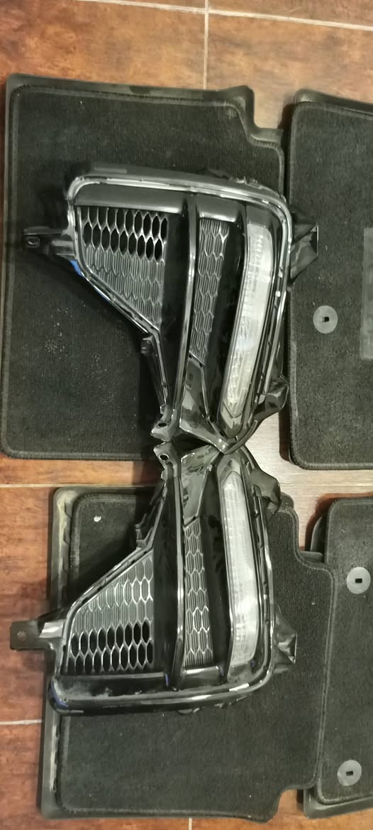 السلام عليكم 
تخم واقيات فورتي من 19الى 24 السعر 30 الف
دوسات كاربت السعر.  25 الف 
دوسات ربل اصليات. السعر 60 الف 
قواعد اشاير اصليات تفصيخ. السعر. 80 الف 
مكاني بغداد الكاظميه 
***********
