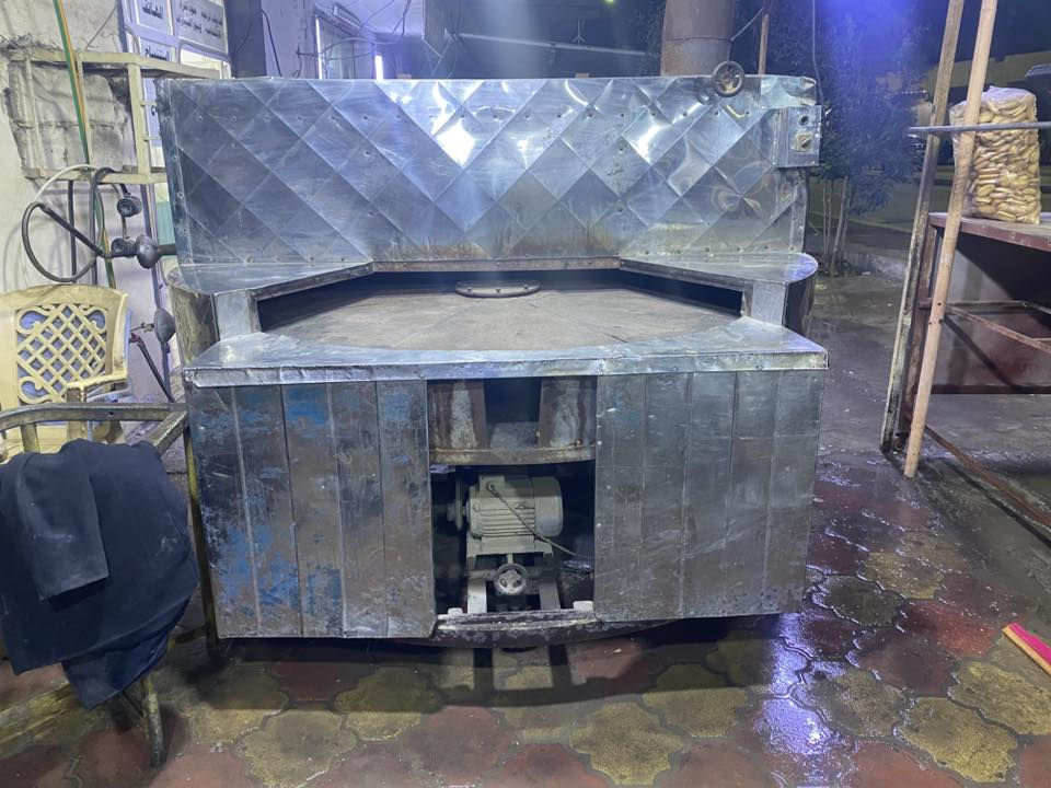 مرحبا اصدقائي  للبيع  عندي فرن إيراني حجري دوار حجم كبير هاتف *********** السعر  ٢٥ ورقة المكان الضلوعية
