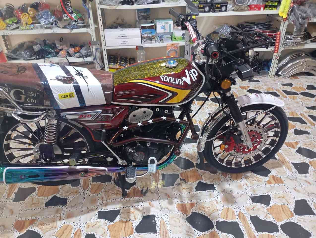 يالله السلام عليكم 
للبيع سونك 2025 محرك 250cc
دراجة كامل من كلشي مجمبزه وفول مناقصها برغي ومصار كم يوم من مشدوده سعر مليون ونص وبيها مجال اتصال عل رقم الهاتف 
***********
