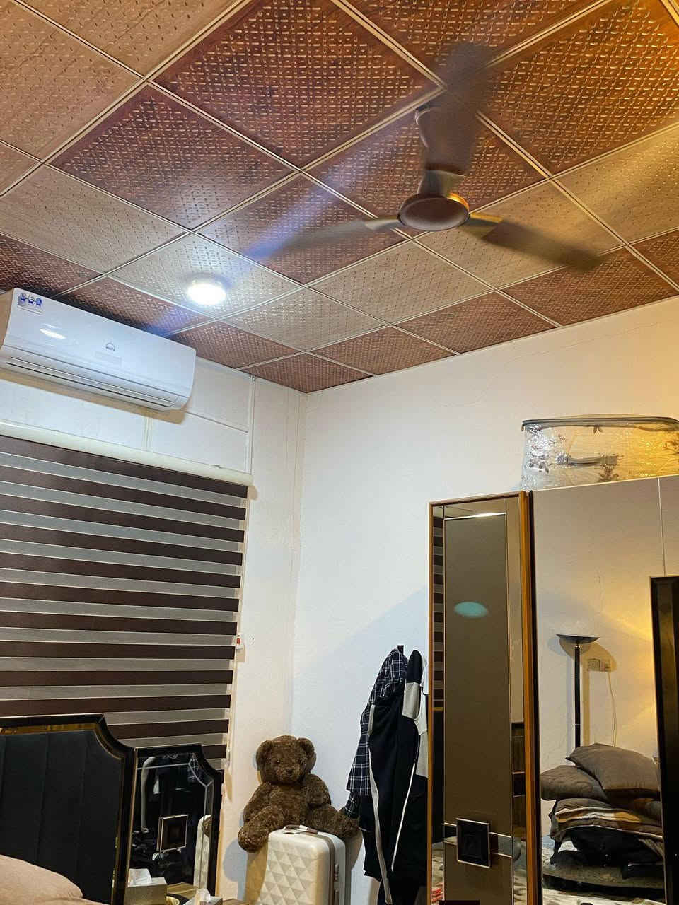 السلام عليكم
بيت طابقين حي المهندسين موقع مميز قريب على 4 شوارع وقريب على حديقه  .. قياساته حلوه واجهه 7.5 متر ونزال 10.5 متر الاجمالي تقريبا 80 .. بي 3 غرف  ومطبخ واستقبال وموزع كبير وبي 3 حمامات ابيع مع المطبخ كاونتر تفصال وياه وبي ..  سقيفه درجه اولى اعتبار محميه مال طيور حتى الجوانب مغلفهه والبيت باسمي تحويل ثاني يوم. السعر 175
رقمي للتواصل ***********
