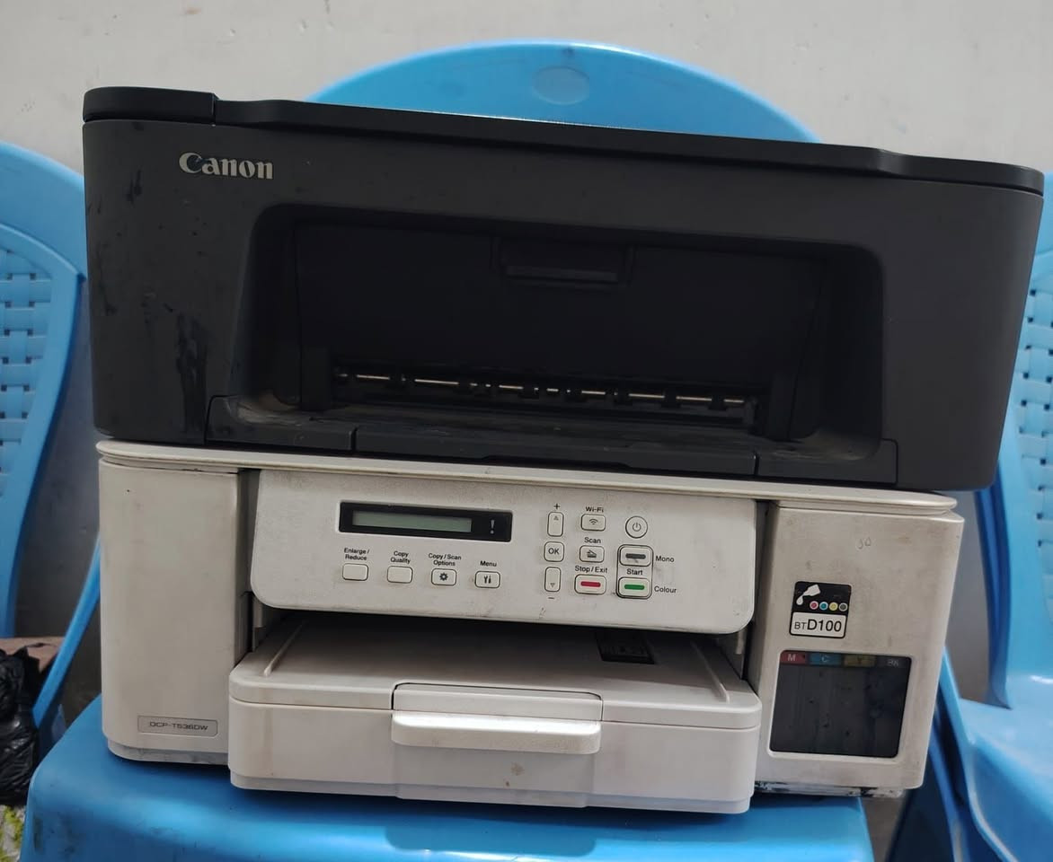 للبيع 

طابعه #برذر  T536 
طابعه #كانون  TS 3440

الابرذر مابيها شي شغاله
بس الاسود يخربط
الالوان مابيهن شي

محتاجه واحد يفتهم بيها
هذا التيست test مالتها 👇 بصوره

الكانون هم شغاله بس ماعرف شبيها ماتسحب ورق
ويطلع بيها كود E03
 
ابيعهن سويه مابيهن مفرد
اثنينهن ب 160
مجال بسيط حك الجيه


**إذا كنت صاحب هذا الإعلان وتريد حذفه لأي سبب، رجاءا أرسل رسالة إلى الدعم الفني**