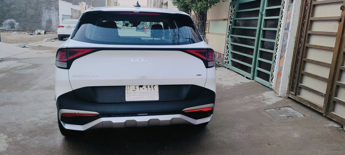 السلام عليكم سبورتج هايبرد موديل 2023 وارد امريكي محرك 1600 تيربو بيه حادث بابين السايق والخلفي خفيفات السيارة خير من الله نظيفه كلش السعر 235 وبيه مجال الاتصال على الرقم واتساب ***********
