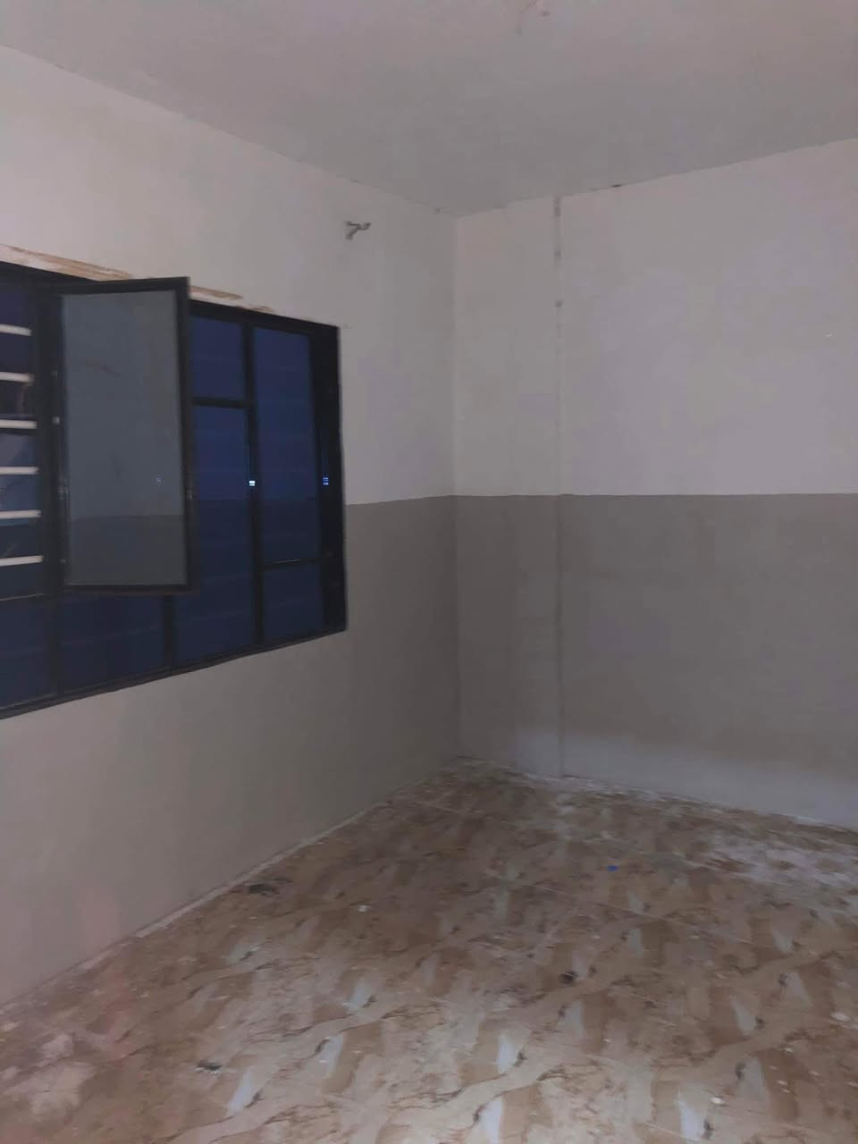 شقة للأيجار في حي التحرير تحتوي على ثلاث غرف وصالة ومطبخ وصحيات
للاستفسار ***********
