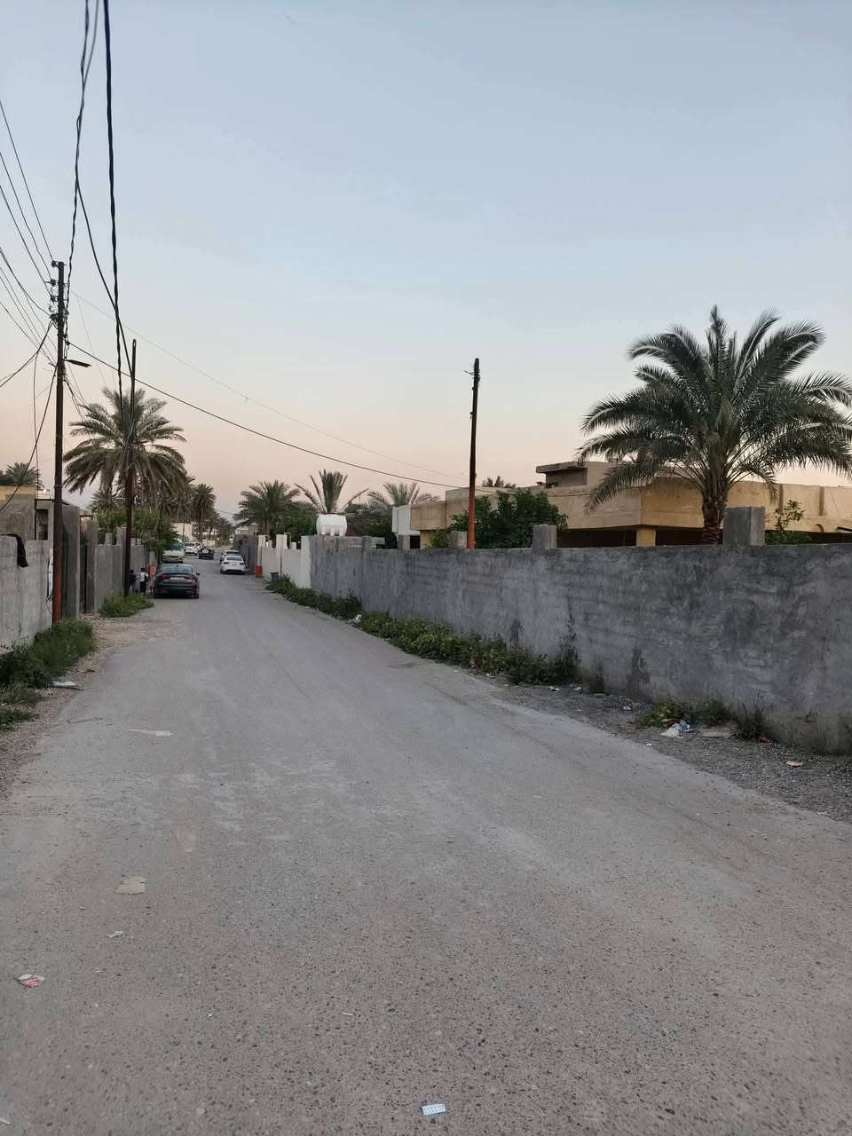سلام عليكم
قطعه ارض للبيع الدوره هوررجب شارع البدخيل 
مساحه 104م واجه 8 ونزال 13 الاستفسار اتصل 
***********
***********
