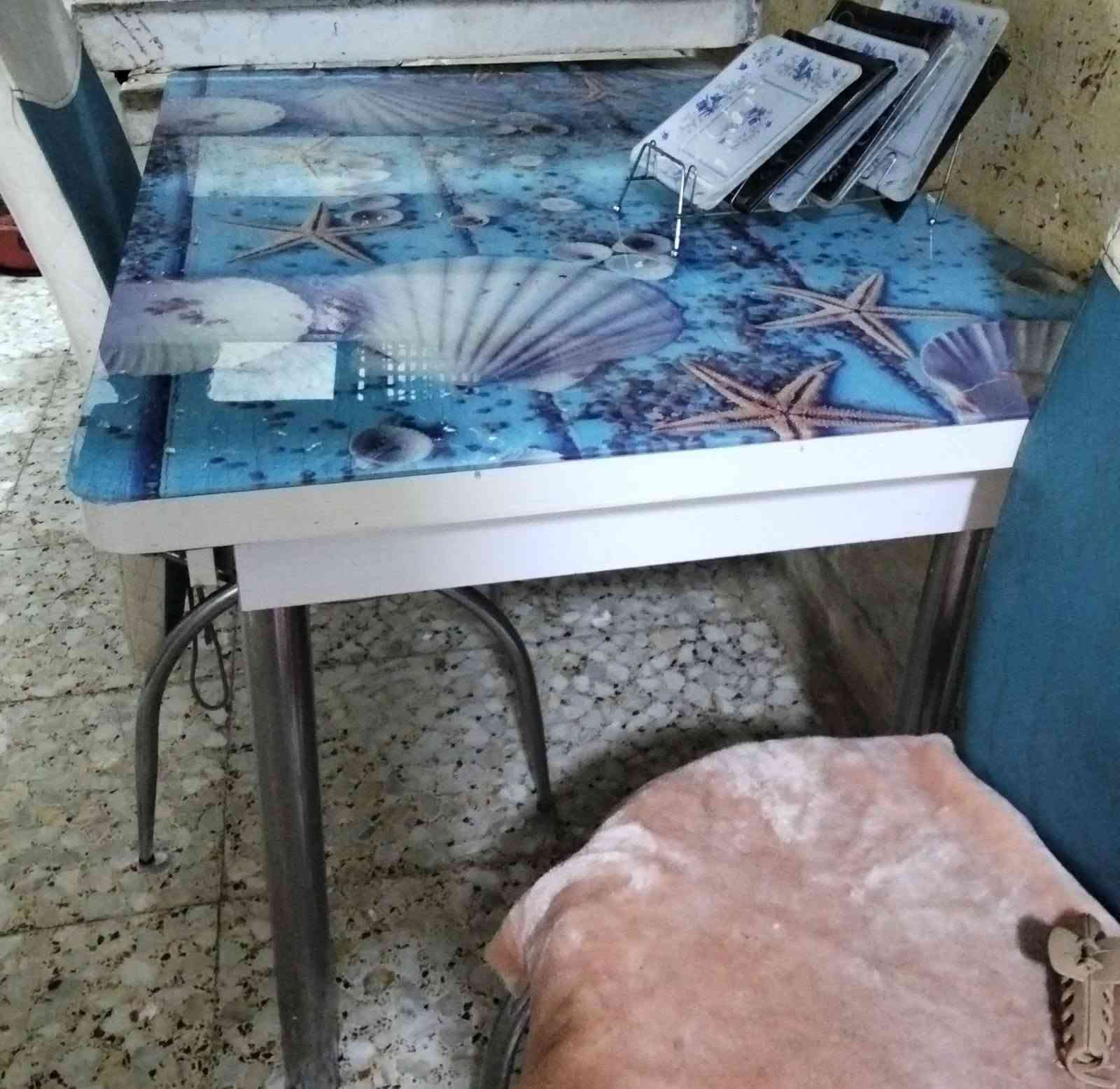 غراض مستعمله نظيفه للبيع غساله حوضين + ميز طعام مع اربع كراسي + ميز بلازما للاستفسار الاتصال ***********

