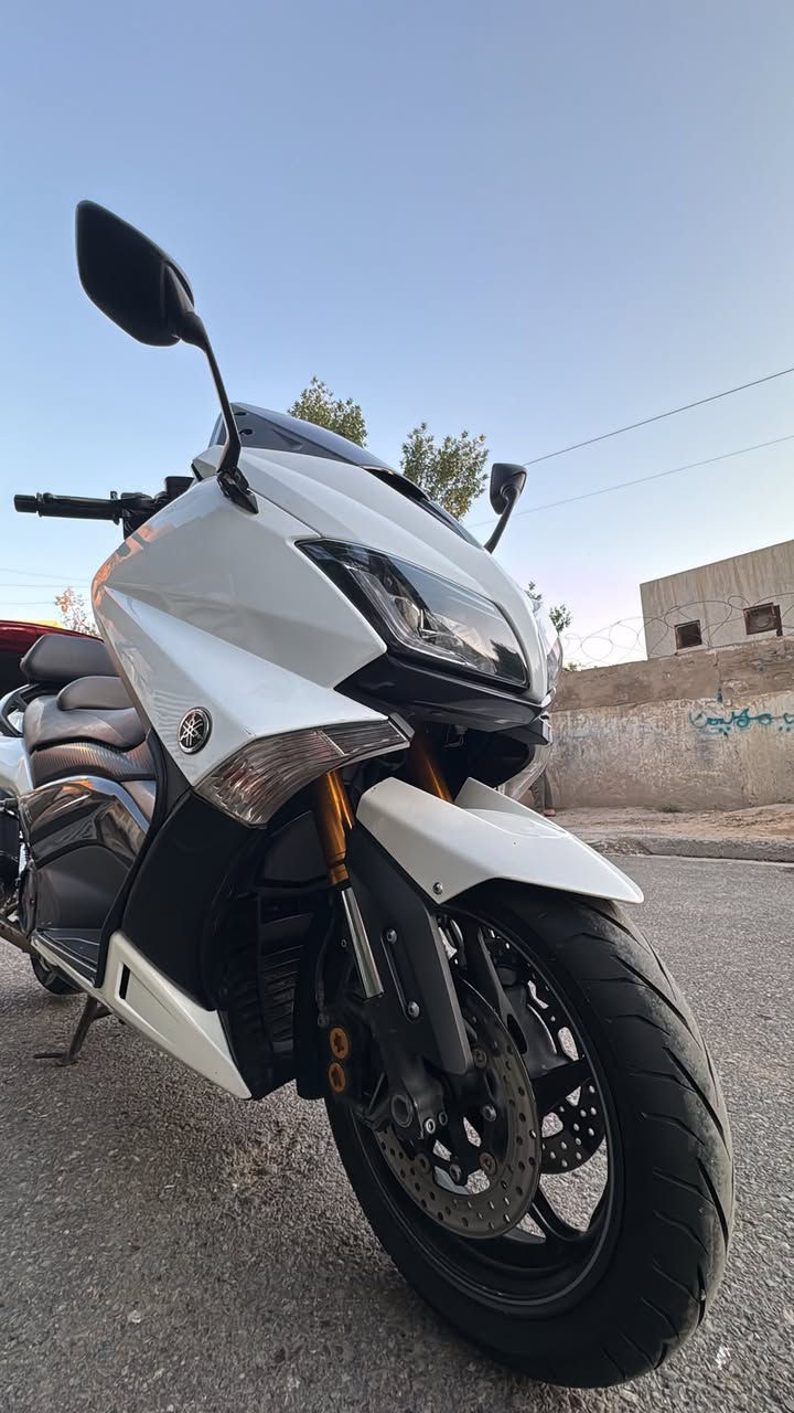 سلام عليكم Tmax 530 2017 بصمه الدراجه ماشيه ٢٩ الف بلاديه كفاله عامه مكاني الصليخ ***********
