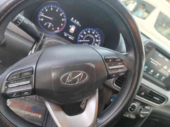 كونا 2021 محرك 2000 دوش كير يجي At مو سي في تي. ماشية 27 الف سيارة جديدة جدا بدون ايرباك رقم بغداد حادث دعامية مبدلة نفس اللون وشبر فوك لايت امامي ايسر سعر من الاخير حتى لااتعبك ولا اتعبني 140 ورقة لون ابيض داخل لونين بأسمنا *********** بغداد زيونة 
اقل من 140 رجاءا لاتتصل لان داابيع بسعر الاسود الطاك ايرباكاتها
