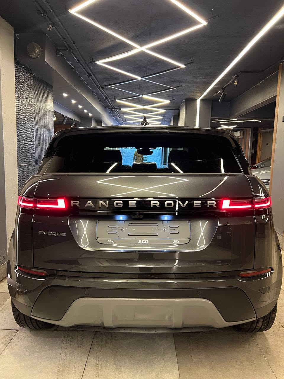 🚙 رينج روفر إيفوك P160 R-Dynamic موديل 2026 – زيرو
العربية بحالة زيرو بالكامل، مناسبة جدًا للي بيدور على الفخامة والأناقة مع أداء ممتاز.
✔ تشغيل بصمة
✔ إضاءة LED أوتوماتيك
✔ مثبت سرعة متكيف
✔ Apple CarPlay & Android Auto
✔ سقف بانوراما
✔ جنوط 19 بوصة
✔ كراسي كهرباء بميموري
✔ كاميرات 360 درجة
العربية مميزة جدًا في الشكل والأداء والراحة، جاهزة للاستلام فورًا.
📞 للبيع والتواصل واتس: 01030164055


**إذا كنت صاحب هذا الإعلان وتريد حذفه لأي سبب، رجاءا أرسل رسالة إلى الدعم الفني**