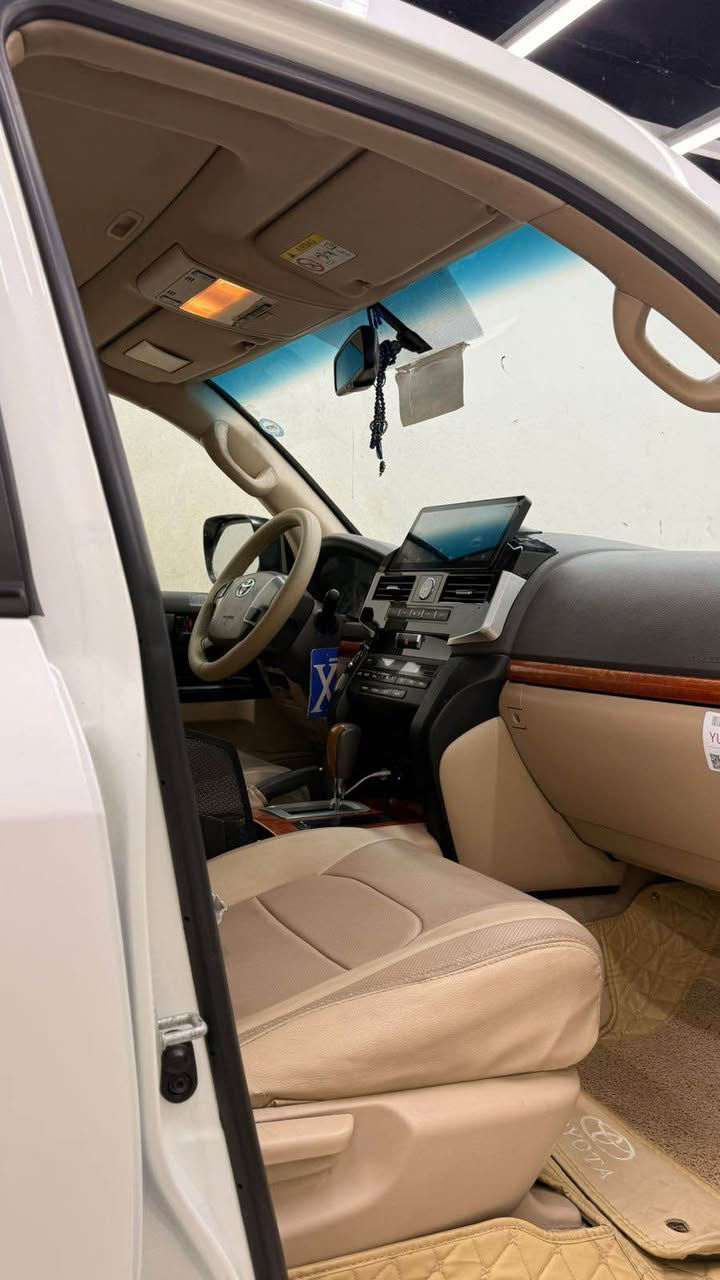 لاندكروز 2013 مال جناي السياره جاهزه اي نقص مابيهه حداديه تخم تاير محرك كير كفاله  ماعدا شبر صبغ بالجاملغ الامام   رقم سليمانيه باسمي ***********  مكان محافضه ميسان السعر 340 وبيه مجال قليل حك الجيه عمارة, ميسان
