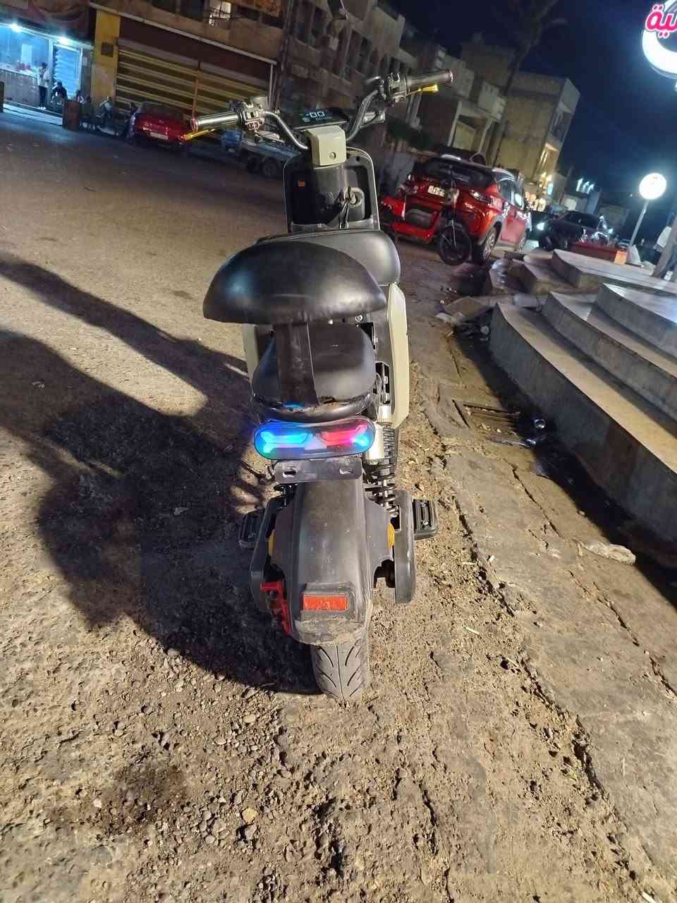 السلام عليكم عندي درجة شحن R9 2025 درجة جديد بطارية جدد مكان بغداد حي العامل السعر 350 شراي تصل رقم ***********
