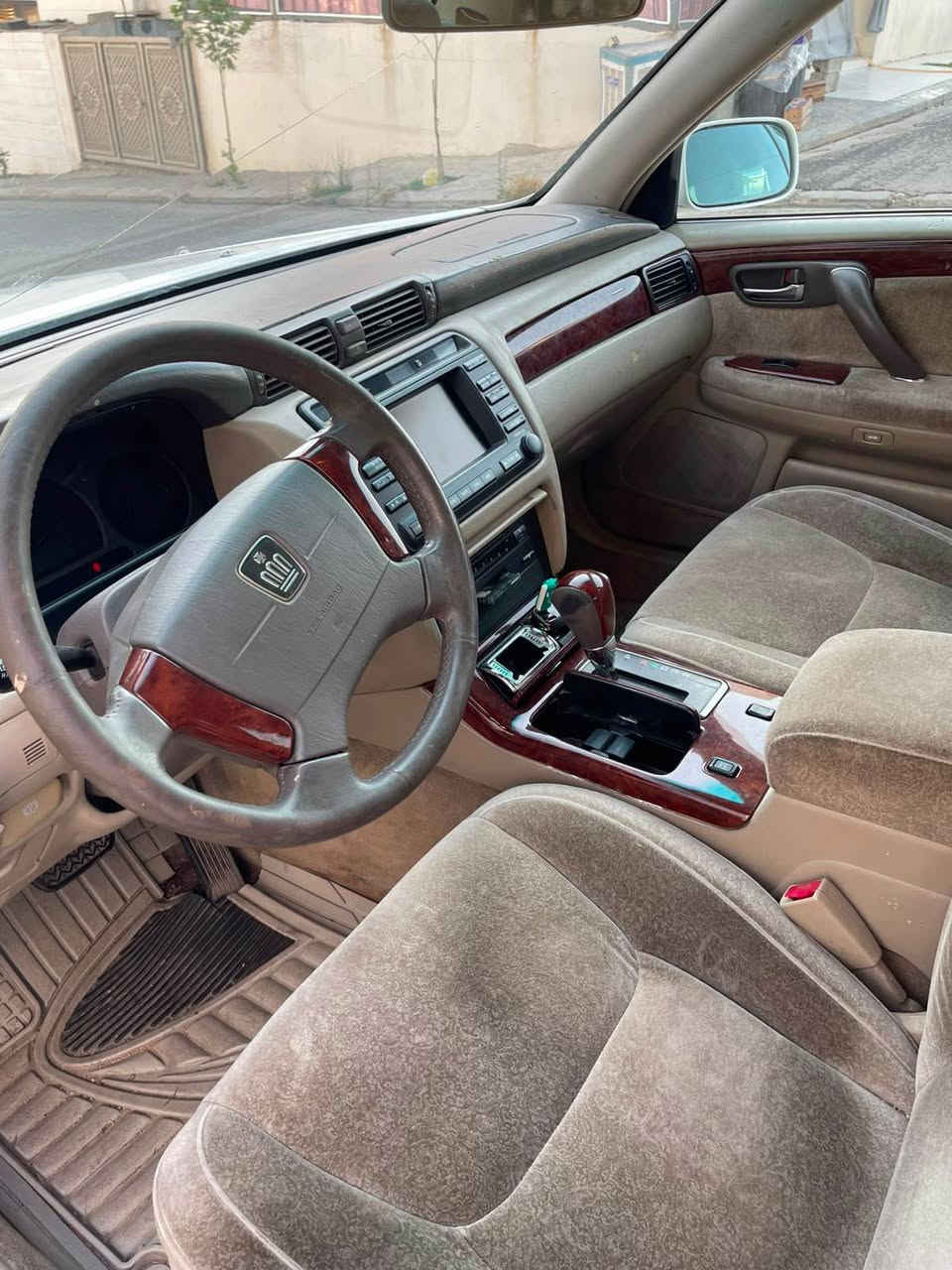 👑 بۆ فرۆشتن – تاجی تۆیۆتا ساڵی ٢٠٠١ “الملیکە” 👑

🚘 2001 تۆیۆتا کراون (الملیکە) – یەکێکە لە ئۆتۆمبێلە لوکس و بەهێزەکانی تۆیۆتا، بە ئاسوودەیی و سەقامگیری و متمانەپێکراوی ناسراوە.

✅ مۆدێل: ٢٠٠١
✅ بزوێنەر: 3.0L
✅ Drivetrain: 4WD
✅ گێڕ: ئۆتۆماتیکی
✅ ڕەنگ: سپی
✅ شوێن: هەولێر

تایبەتمەندیەکانی ئۆتۆمبێل:

✔️ بزوێنەرێکی بەهێز و کارایی نایاب
✔️ سواربوونی ئاسوودە و سەقامگیرییەکی بەرز
✔️ ناوەوەی لوکس و کوالێتی دروستکردنی ژاپۆنی
✔️ گونجاوە بۆ بەکارهێنانی ڕۆژانە و سەفەر
✔️ ئامادەیە بۆ لێخوڕین

💰 نرخ: 6,000$ (بەگفتوگۆ)

📍 شوێن: هەولێر

📲 پەیوەندیکردن لە ڕێگەی واتسئەپەوە:

***********

👑 للبيع – Toyota Crown “المليكة” 2001 👑

🚘 Toyota Crown 2001 (المليكة) – من أفخم وأقوى سيارات تويوتا، معروفة بالراحة، والثبات، والاعتمادية.

✅ موديل: 2001
✅ المحرك: 3.0 لتر
✅ نظام الدفع: رباعي (4WD)
✅ ناقل الحركة: أوتوماتيك
✅ اللون: أبيض
✅ الموقع: أربيل

مميزات السيارة:
✔️ محرك قوي وأداء ممتاز
✔️ قيادة مريحة وثبات عالي
✔️ داخلية فاخرة وجودة تصنيع يابانية
✔️ مناسبة للاستخدام اليومي والسفر
✔️ جاهزة للاستخدام

💰 السعر: 6,000 دولار (قابل للتفاوض بالمعقول)

📍 الموقع: أربيل

📲 للتواصل عبر WhatsApp:
***********

كلمات للبحث:
Toyota Crown, Crown 2001, Toyota Crown 3.0, Crown 4WD, تويوتا كراون, كراون, المليكة, تاج الملكة, سيارة يابانية. أربيل, العراق

