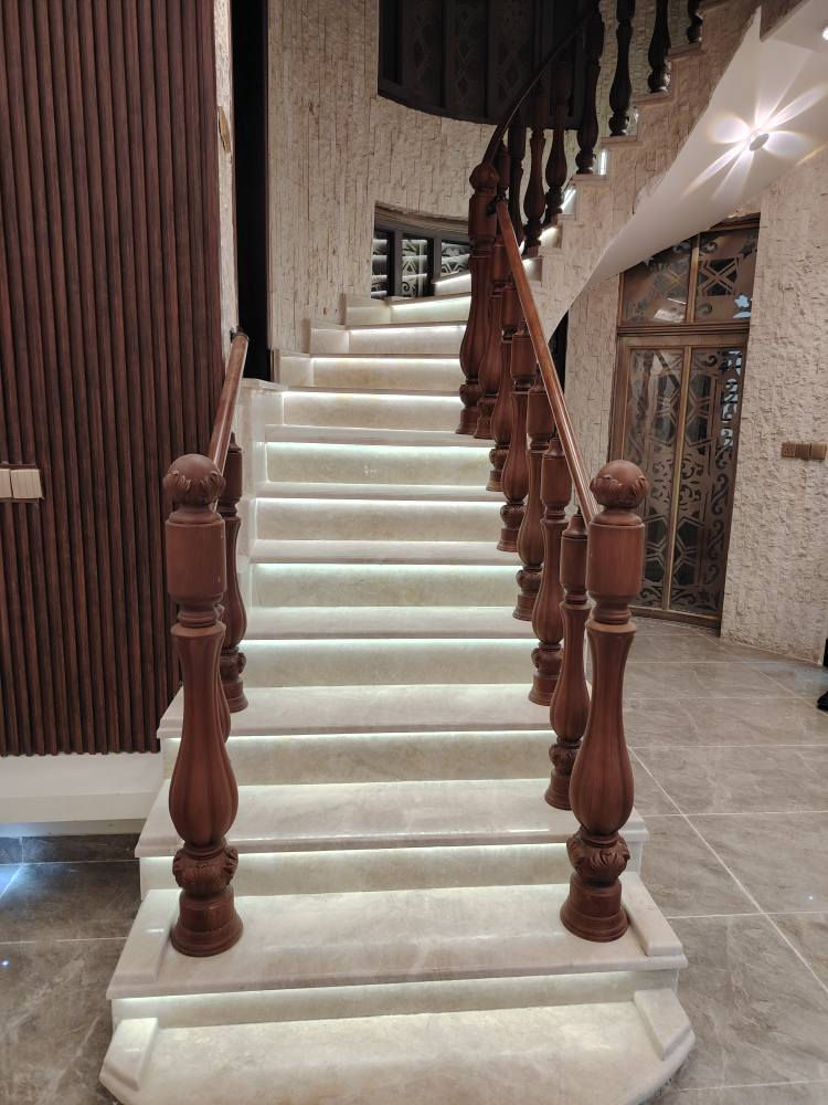 المساحة ١٥٠ متر. طابقين ونصف..
يحتوي على 5 غرف نوم مع استقبال مع 2 مطبخ حار وبارد.
مع كراج سيارة. كونكريت مسلح نظام كاميرات مع تبريد فول. كل الغرف والمطابخ مغربي حديث مع انارة ٣ الوان
طابو زراعي سند ٢٥. شارع تبليط 10 متر كهرباء ماء مجاري فول تاسيس. 
. المكان كربلاء مقابل مستشفى الكفيل التخصصي. كاع محمد حلوة مجمع الصنوبر.
للاستفسار الاتصال على الرقم ***********
ابو محمد الطرفي كربلاء, العراق
