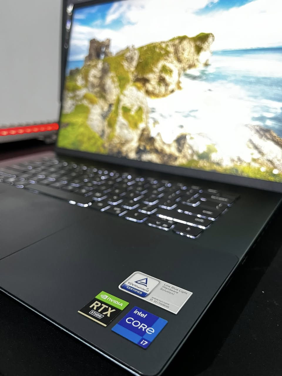مستخدم ونظيف، مواصفات قوية ومناسب للمونتاج 
والتصميم والألعاب.

المواصفات:

* Intel Core i7-12700H
* RAM 32GB DDR5
* SSD 1TB
* NVIDIA RTX 3060
* شاشة 3k ips 

السعر: 1,200,000 دينار عراقي

الجهاز استخدام شخصي وبحالة جيدة.
للتواصل على الخاص او الاتصال على ***********

