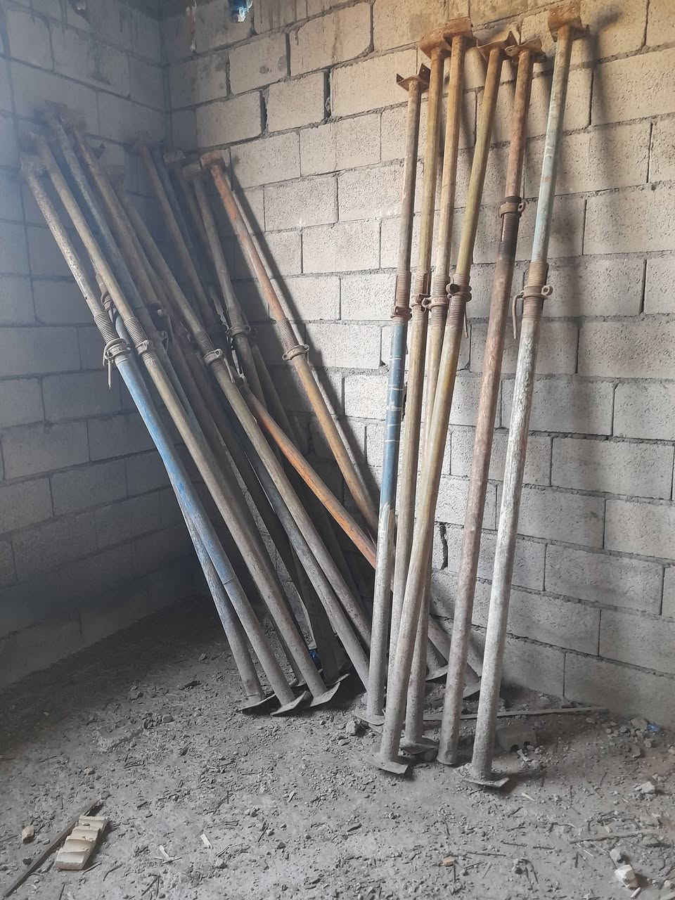 السلام عليكم يوجد جكات للبيع 110 جك مكان الراشديه وره البوابه مال بغداد  سعر الزوج 30 الشراي يتصل ***********
