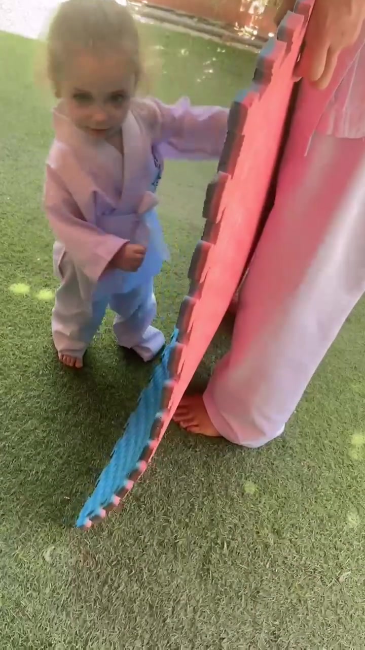 🥋 تدريبات التايكوندو في روضة لوسين 🥋
لأننا نؤمن بأن بناء شخصية الطفل يبدأ منذ الصغر، نوفر تدريبات التايكوندو بإشراف مختص، لتنمية: ✨ الثقة بالنفس. ✨ الانضباط والالتزام. ✨ اللياقة البدنية والتوازن. ✨ التركيز وسرعة الاستجابة. ✨ روح التعاون والاحترام.
نرحب بأطفالنا الأعزاء للاستمتاع بتجربة تعليمية ورياضية ممتعة وآمنة، تجمع بين الفائدة والمرح.
📍 روضة لوسين الأهلية
📞 للاستفسار والتسجيل: ***********
