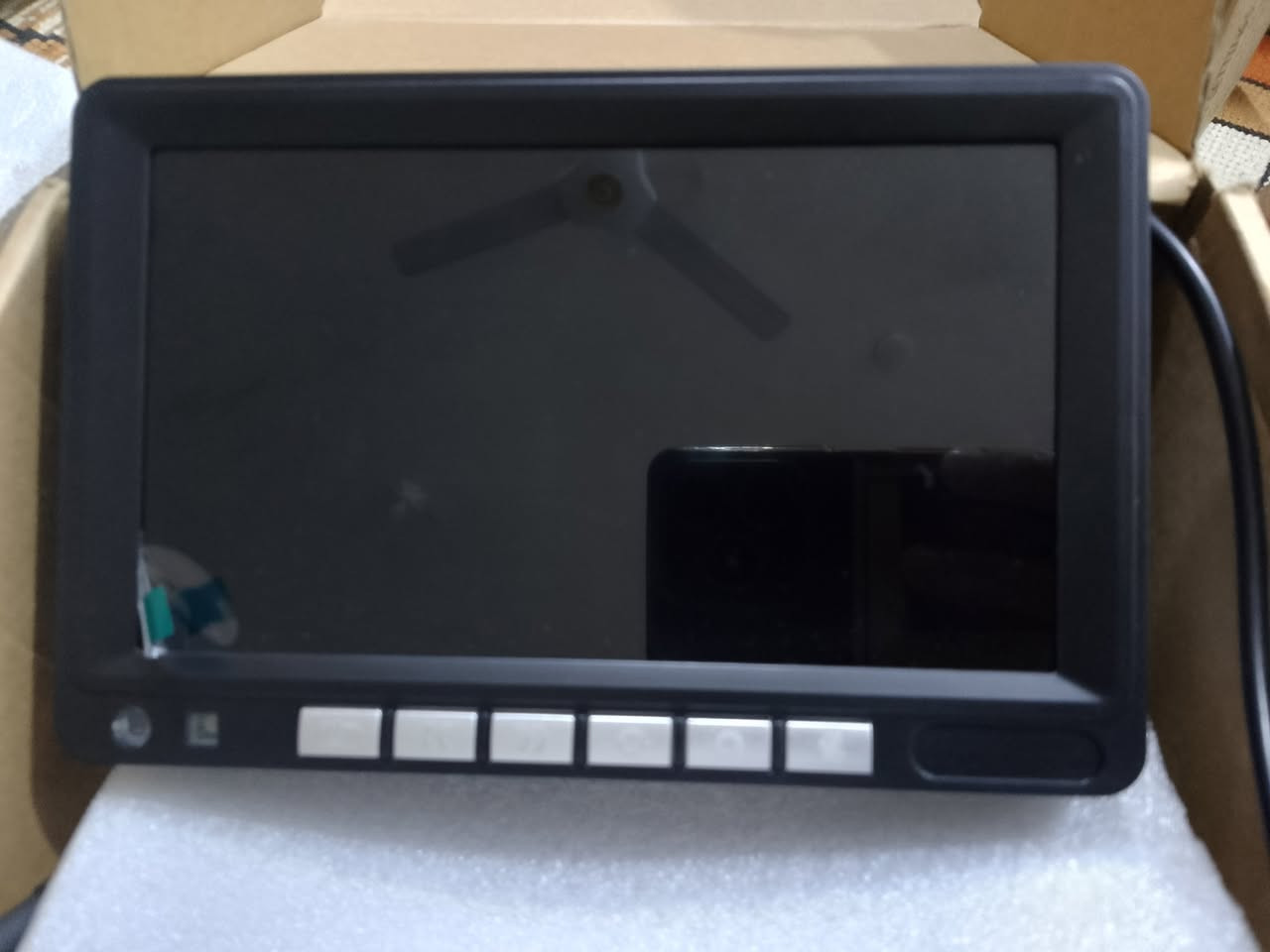 مجموعة كاميرا وشاشة احتياطية للمركبات (BACK UP CAMERA & MONITOR KITS). 
تُستخدم هذه المجموعات لتحسين الرؤية الخلفية عند الرجوع بالسيارة إلى الخلف، وغالباً ما تتضمن الميزات التالية: 
الكاميرا: تكون مقاومة للماء (IP68 أو IP69K) وغالباً ما تحتوي على زاوية رؤية واسعة (170 درجة) ورؤية ليلية بالأشعة تحت الحمراء.

***********
