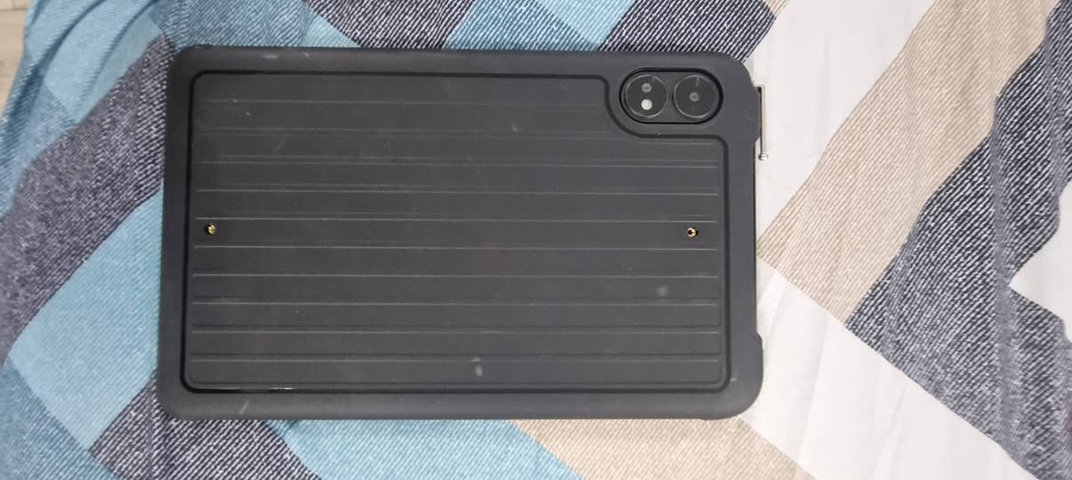 الجهاز اللوحي هو طراز UMIDIGI Active T1، وهو جهاز مصمم ليكون متينًا ومقاومًا للظروف الصعبة.يتميز الجهاز بذاكرة وصول عشوائي (RAM) سعتها 8 جيجابايت وذاكرة تخزين داخلية بسعة 128 جيجابايت.يعمل التابلت بنظام التشغيل أندرويد، ويتضمن شاشة بحجم 11 بوصة بدقة 2K.تشتمل المواصفات على كاميرا خلفية بدقة 16 ميجابكسل وبطارية ضخمة بسعة 10000 مللي أمبير. 
سعر ٢٥٠ 
جديد غير مستخدم بدون ملاحقات مالت امزون 
***********
