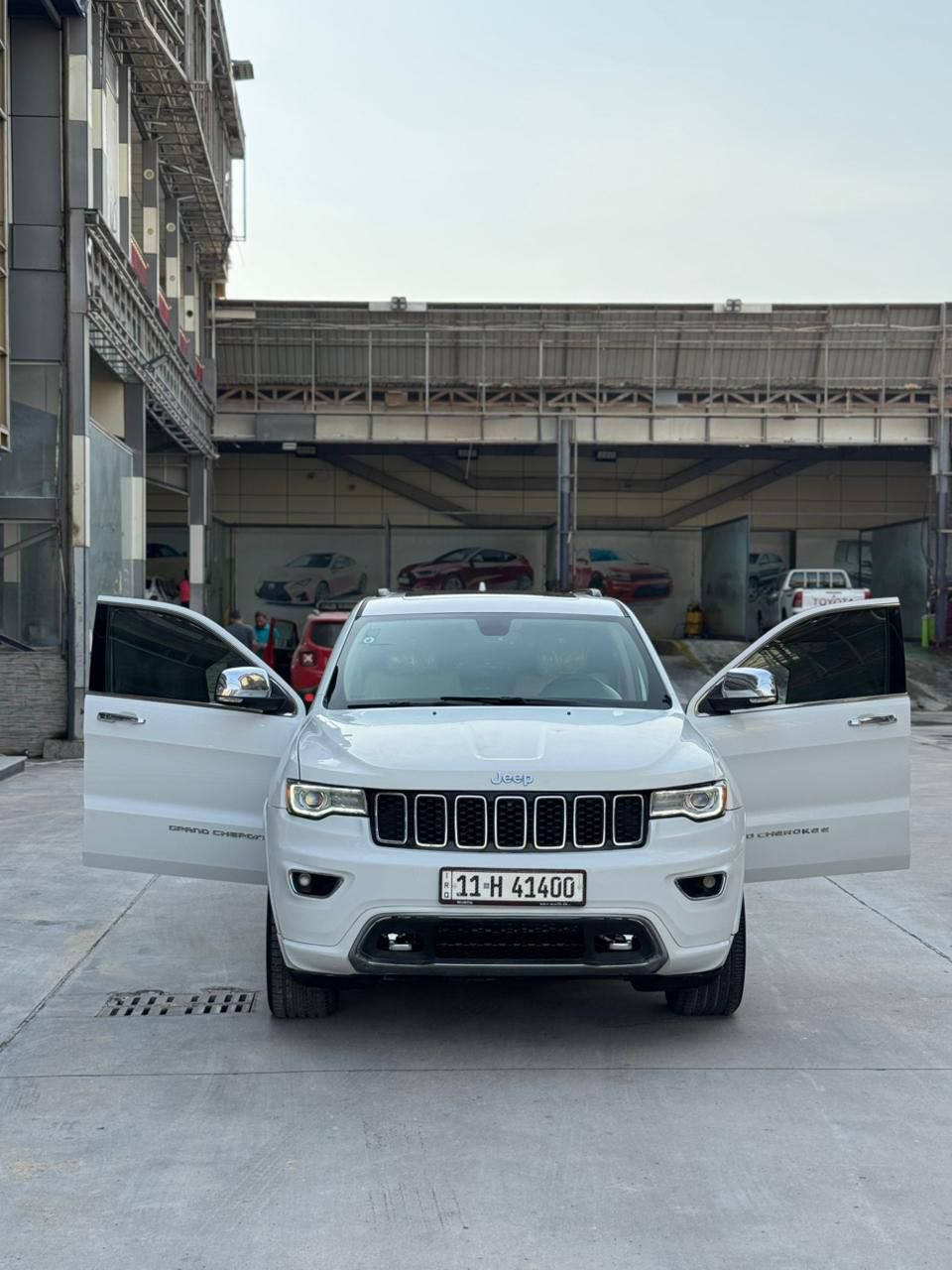 السلام عليكم جيب مديل 2015 رقم بغداد باسمي السياره مكينه أمريكي مكينه كير حداده كفاله 
السياره بيها صفحه صبغ 
مكان السياره بصره جمهوريه 
لاستفسار انتصل ما متواجد ع نت *********** 
السعر 188 قفل
