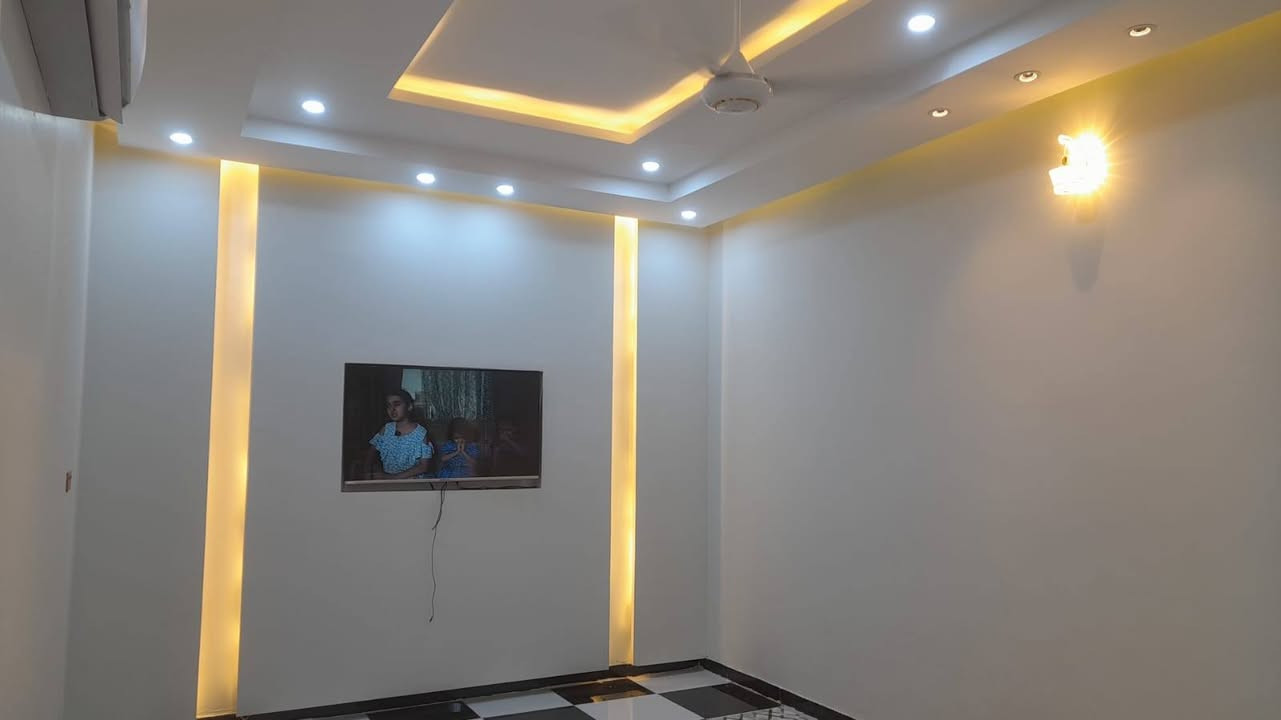 بيت للبيع 
📍منطقة حي التاميم (الغسل) 
المساحة 200 متر
الواجهة 10
النزال 20
كونكريت مسلح درجة اول 
مرمر سلاميك
السعر 94 مع الكاونتر
 تواصل والاستفسار
***********
