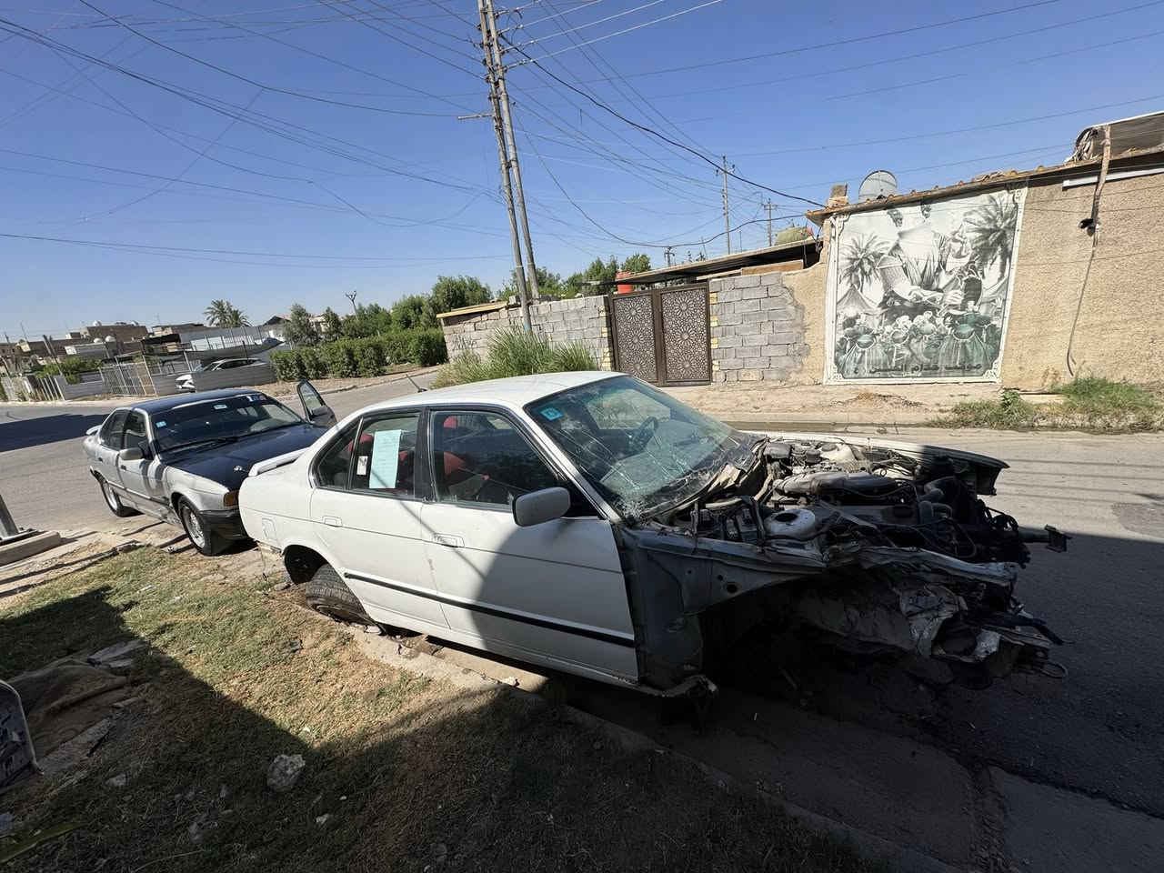 السلام عليكم دفع الله ماكان اعظم
عندي bmw525 مكينه مفتوح سويت بيها حادث دعمت تيل مثل ماموضح بل صور جاملغ وشاصي صفحه يمنه وتاير خلفي نعوجت بي طوبه 
صندوق 
جاملغات خلفيه 
بوب السيار 
نظيفات 
قماره صار بيها طعجه بسبب كيبل وكع عليها 
قماره بدون صبغ 
سياره مصبوغه حزام 
سياره مكينتها نظيفه بس بيها كيس مال مكينه نفطر من نضرب بل رصيف 
داخل سياره كله نظيف وشغال عندي بس دشبول من صفحه حادث ندفع شويه لان جامه اماميه نكسرت 
تايرات بس واحد نظيف 100‎%‎ بقيه بيهن كسور وعندي واحد تفلش 
جامه اماميه متفلشه 
جامات 4 كهربات وسنتر لوك شغال 
غراضها موجوده وموضحه بل صوره
اريدها 28 وبيها مجال 
***********عبدالله
