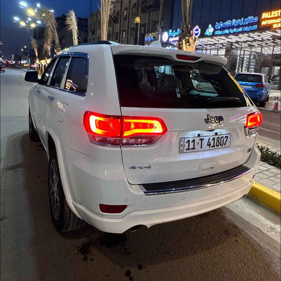 جيب 2020 
اوفر لاند خليجه وكاله
كفاله عامه بيها دوسات كهربائيه وماشيه 33 الف
جكات 3 وضعيات 
جدا جدا نضيفه وكلشي بالسياره بلادي وعلى وضع الشركه
مواصفات السيارهداخل بيجي نضيف بدون اي عيب شاشه بلاص 
مري كهرباء وترحيب 
بانروما 
صندوك كهرباء رادار جانبي 
كك حساسات اماميه خلفيه 
لايت زينون متحرك 
 نيكل بلادي بالكامل 
كشنات كهرباء +تدفىة تبريد 
تحكمات فول +شفتات بالستيرن 
بصمات عدد 2 
زراك لايت 
عده وسبير منازلات 
توقف ذاتي عند الرجوع الي الخلف 
ويل كب 20 
ملاحضه السياره بدون اي صبغ او تبديل ومحرك وكير بحاله الوكاله 
فقط يوجد كارت بالصندرك جدا صغير وممبين 
السياره مناقصهة اي شي 
وبيهة دوس كهرباء ماخذهة ب500$ 
وستتم مطريات 
وتخم تاير جديد 
ودسكات جديده 
مكانها بغداد رقم بغداد
السعر رقم 1 رد تلقائي
للاستفسار 
***********
